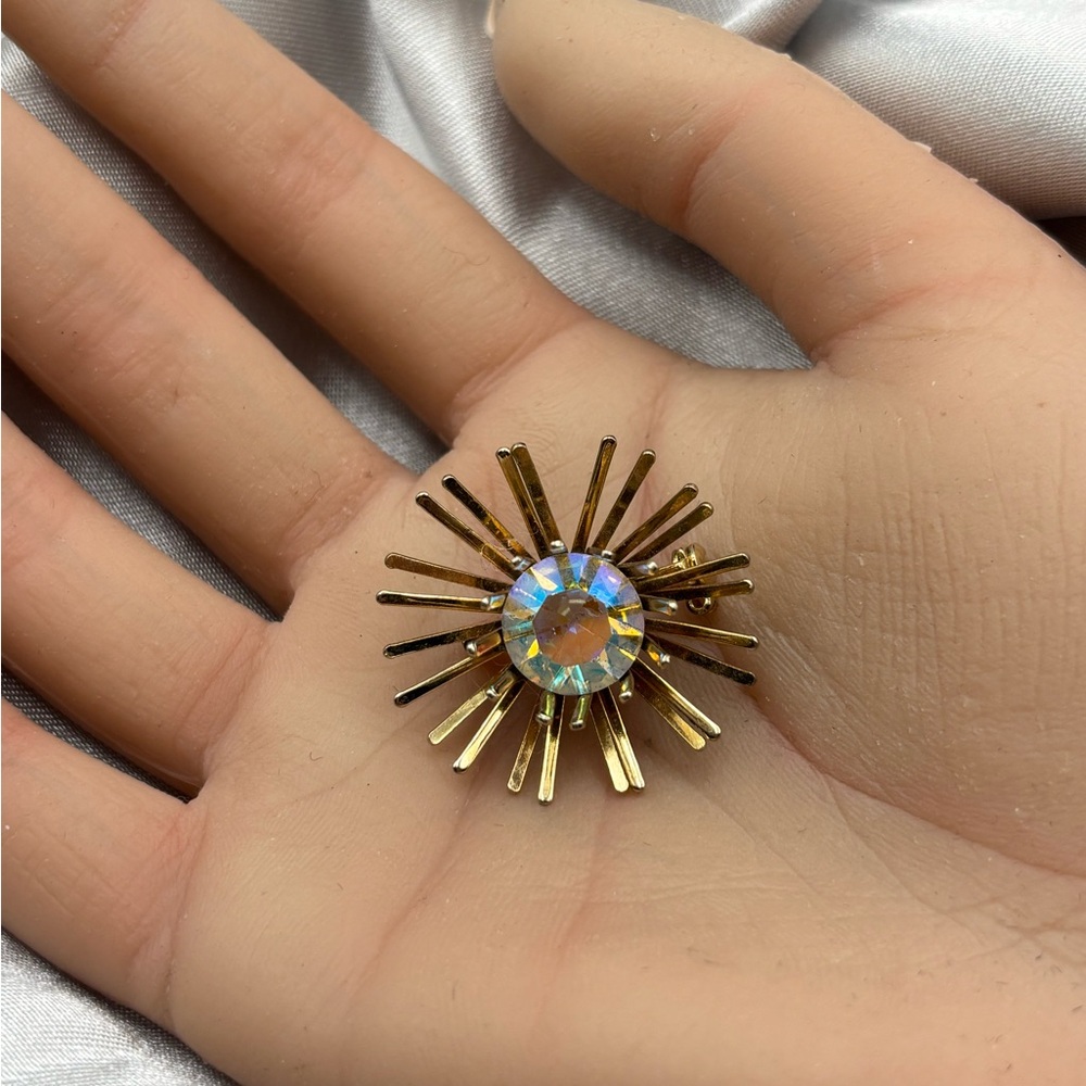 Vintage MCM Gold Tone Starburst Brooch | Aurora Borealis Crystal Center - Picture 6 of 10